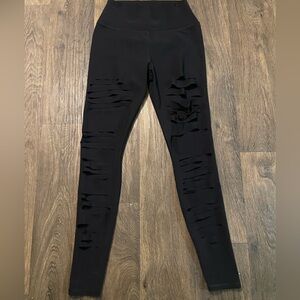 ALO Yoga Black Ripped Warrior Leggings Women’s Size M Excellent Condition!